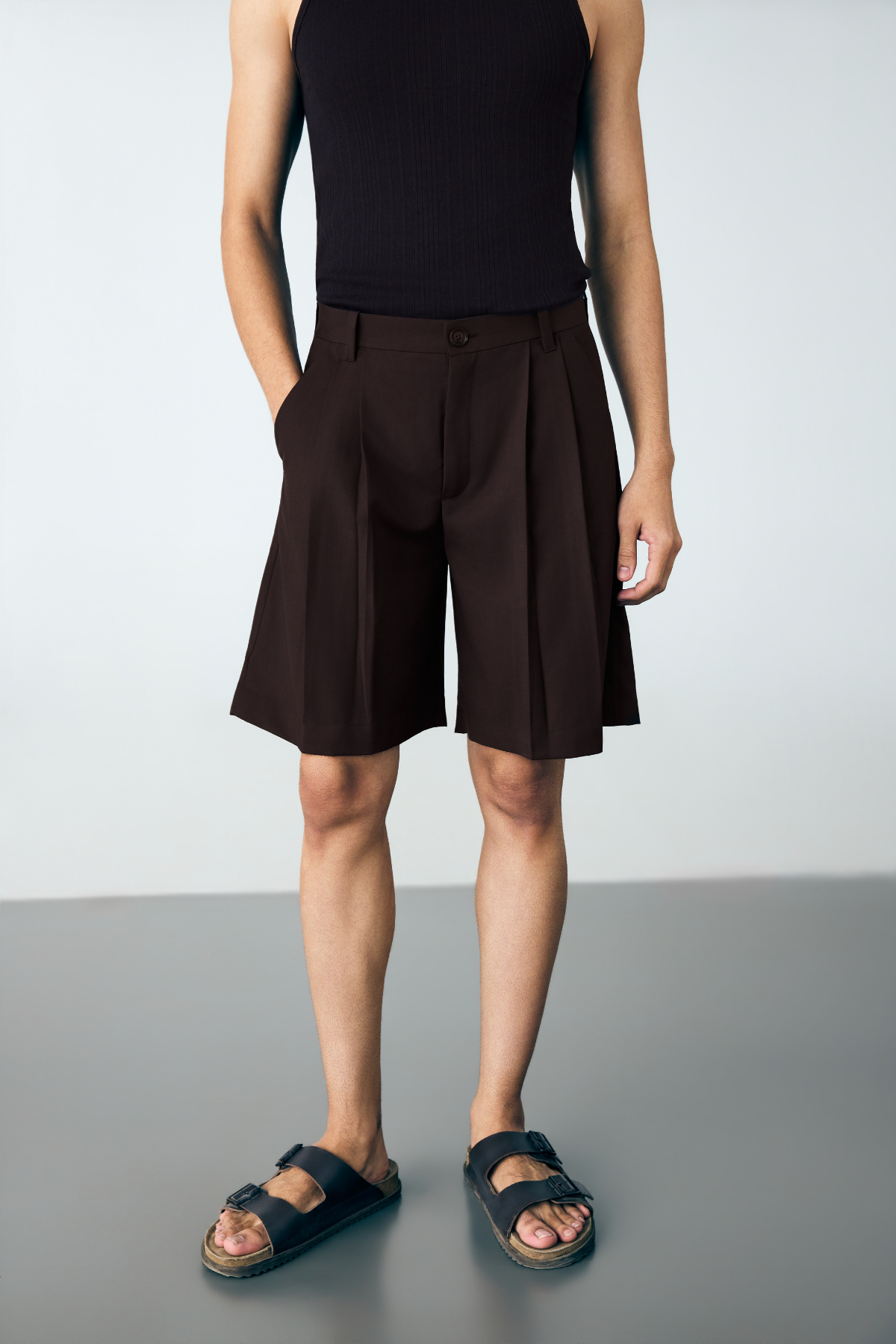 FORM SHORTS - DEEP BROWN