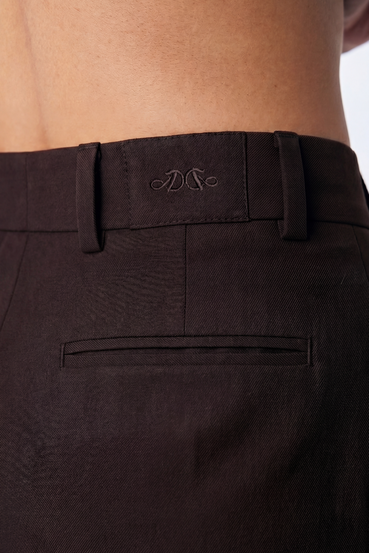 GROUND TAILORED SHORTS - DEEP BROWN